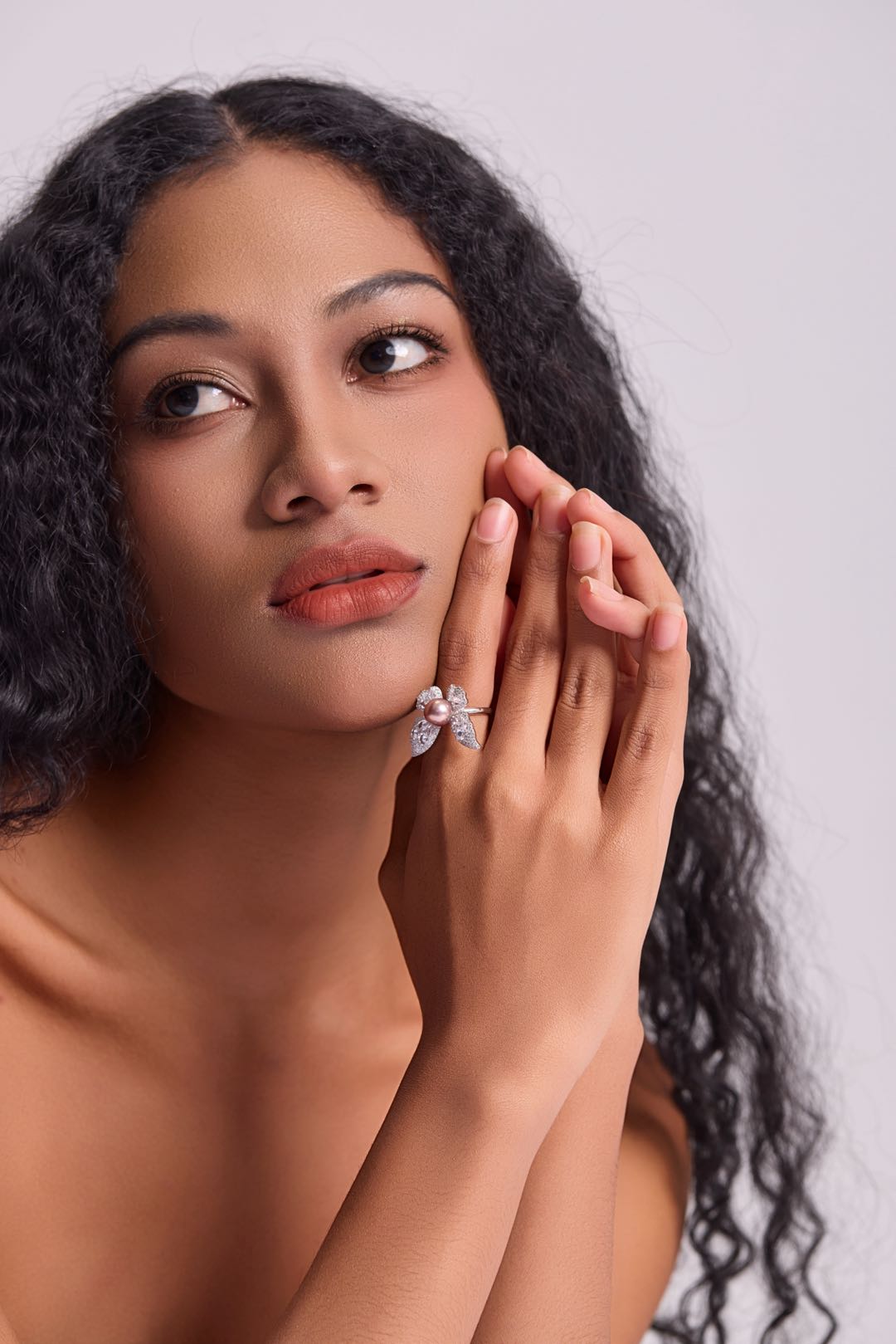 Model wearing Whitney Butterfly pearl ring 