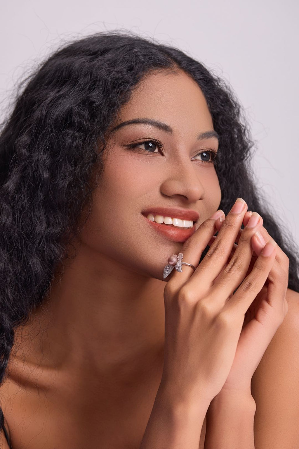 Model wearing Whitney Butterfly pearl ring 