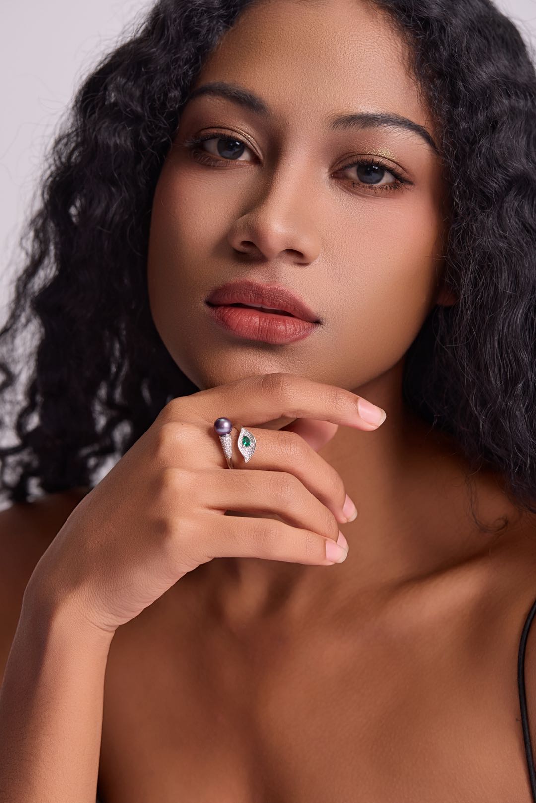 Model wearing Lumina Verdant bypass ring 