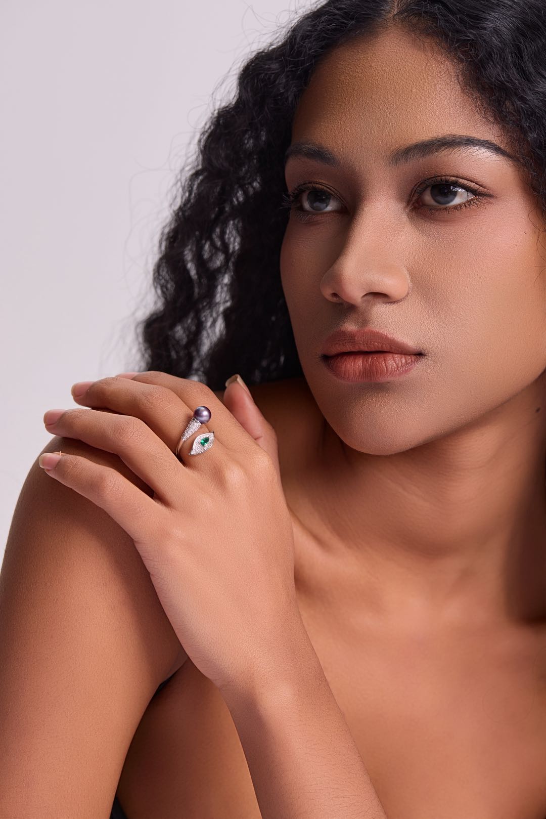 Model wearing Lumina Verdant bypass ring 