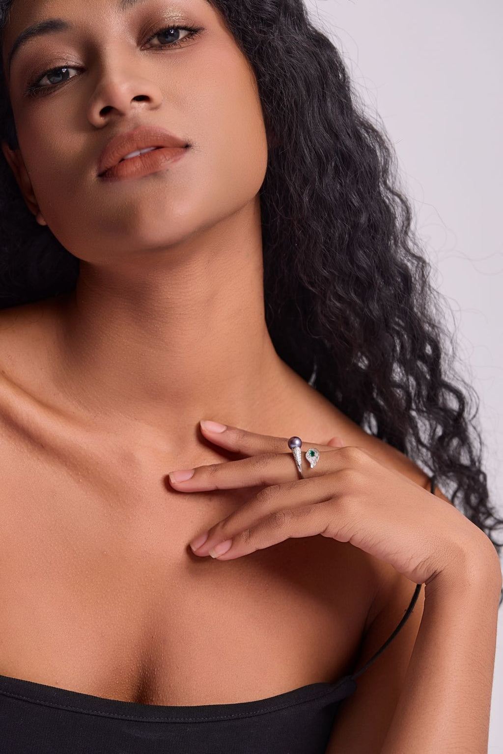 Model wearing Lumina Verdant bypass ring