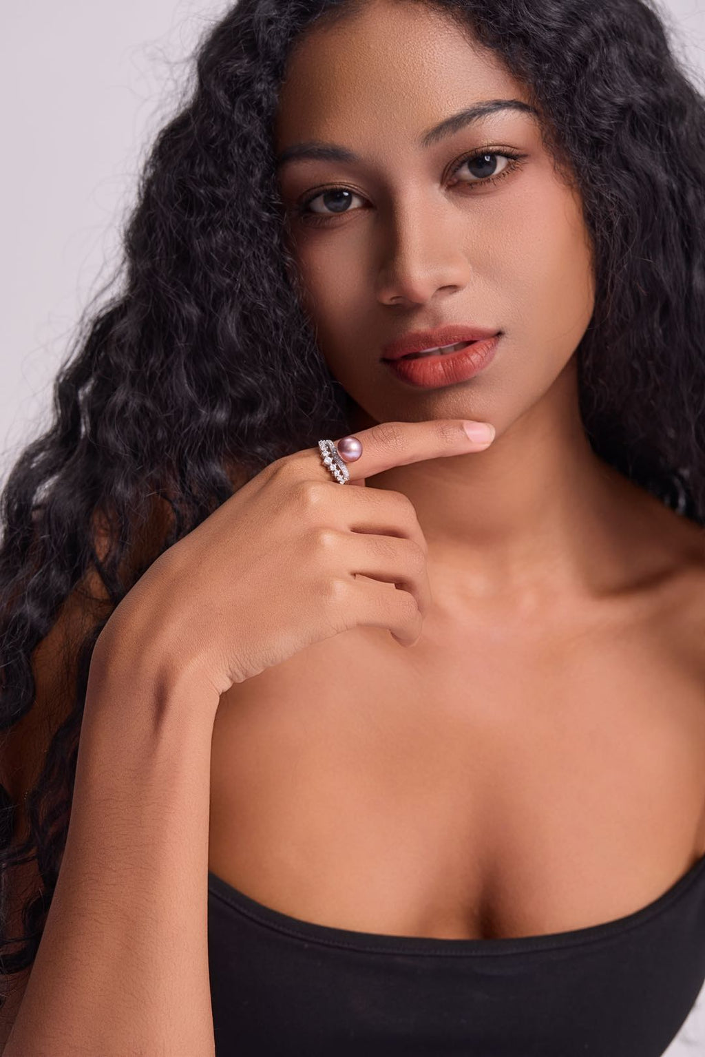 Model wearing Lavender Tide pearl ring 