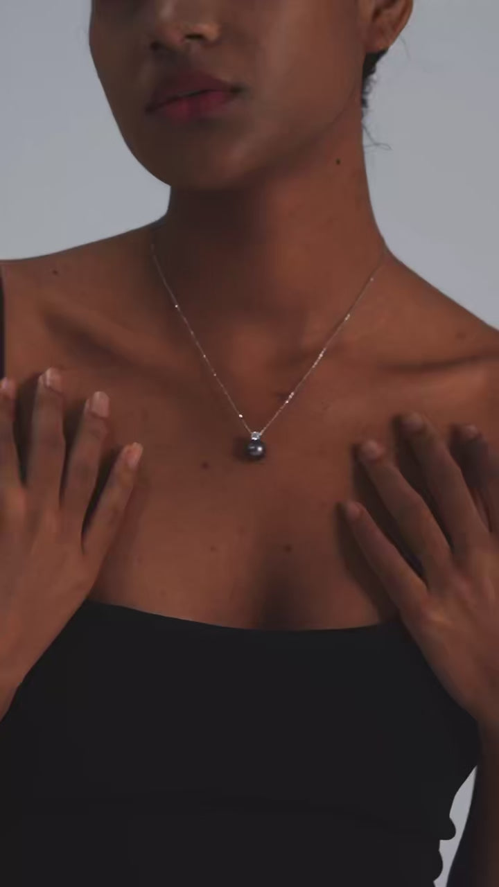 Ethereal Amethyst pearl necklace silver-toned chain detail